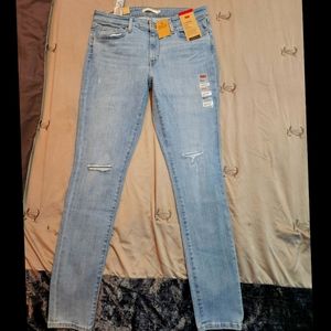 Women's Levi skinny jeans